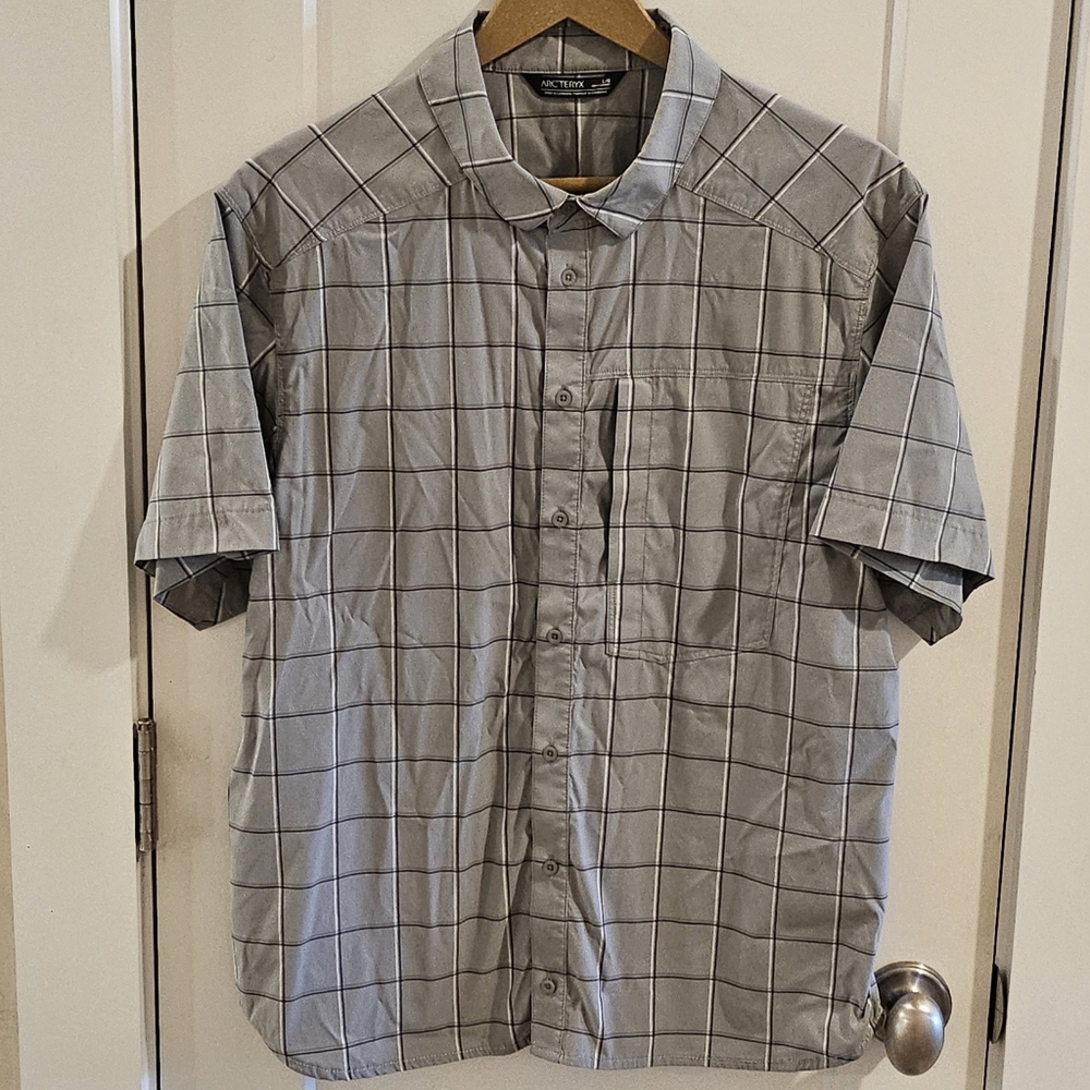 Arc'Teryx Reil Short Sleeve Button Down Shirt - Grey & Black Plaid - Size Large